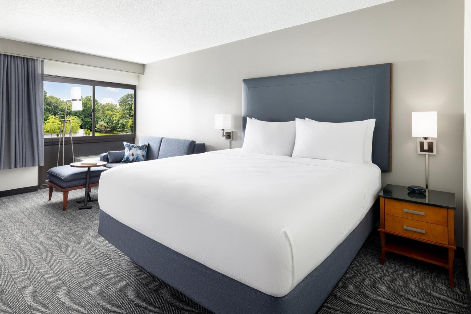 Courtyard Montvale Hotel Exterior photo