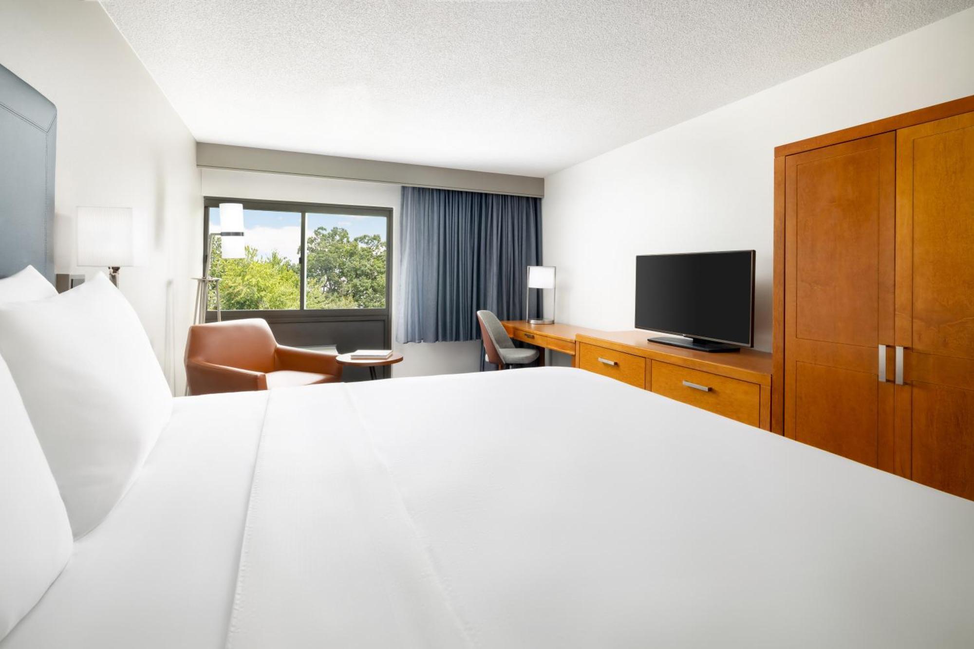 Courtyard Montvale Hotel Exterior photo