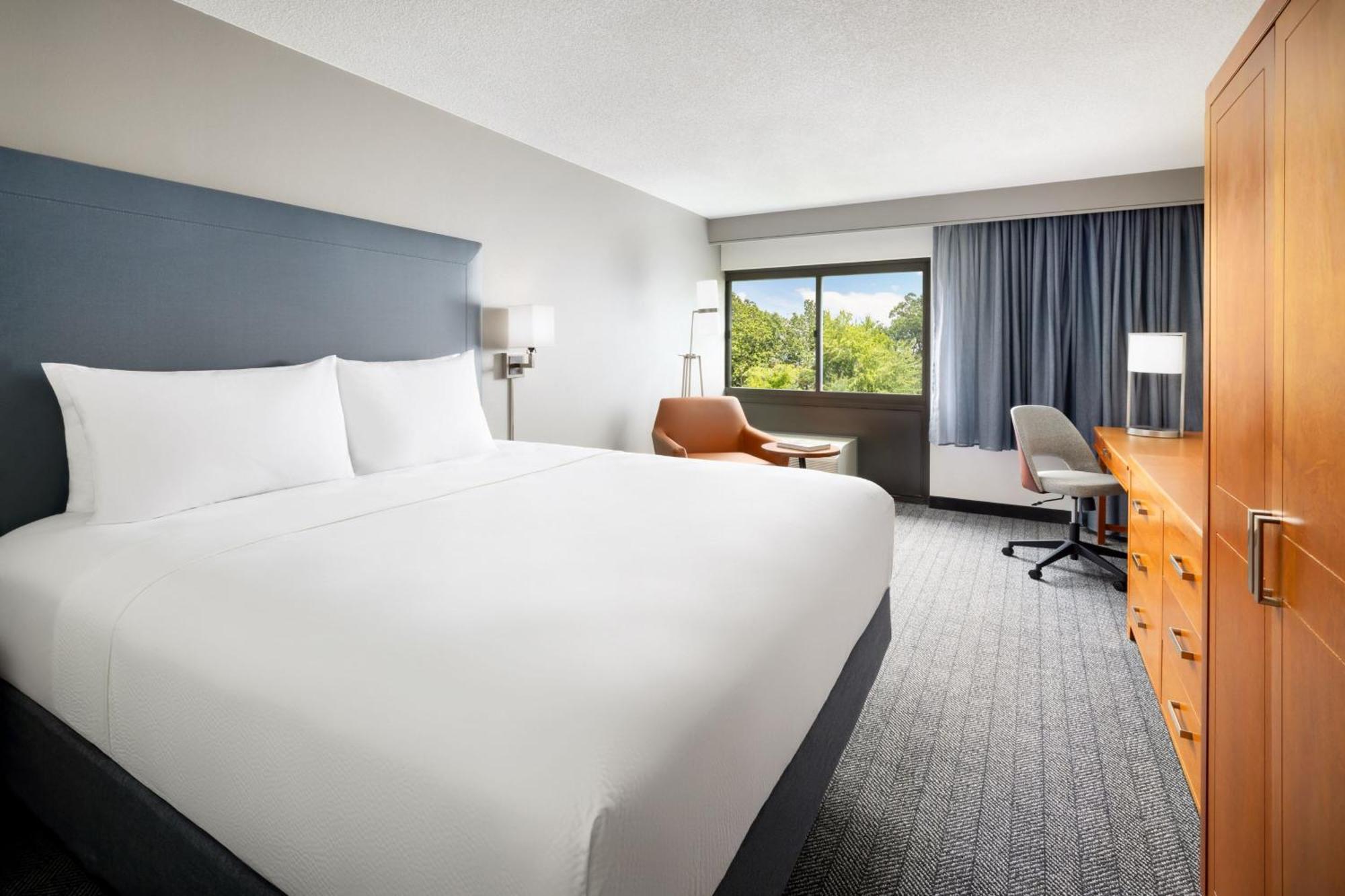 Courtyard Montvale Hotel Exterior photo