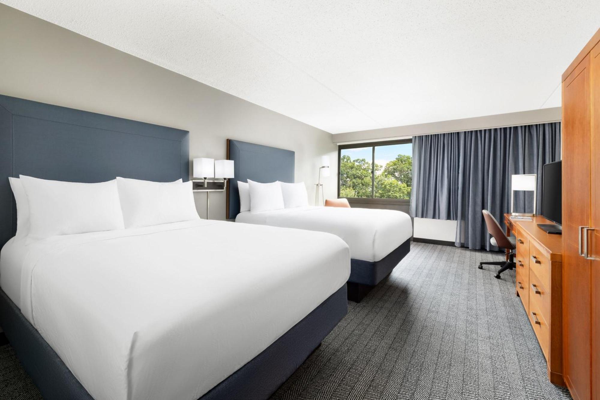 Courtyard Montvale Hotel Exterior photo