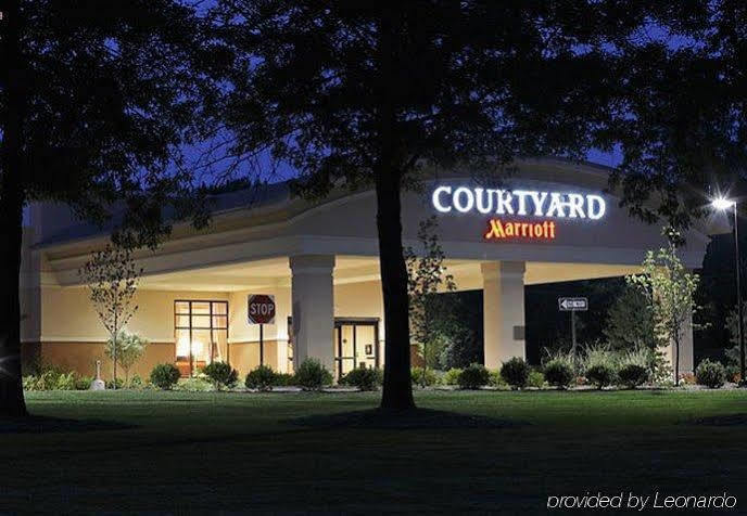 Courtyard Montvale Hotel Exterior photo